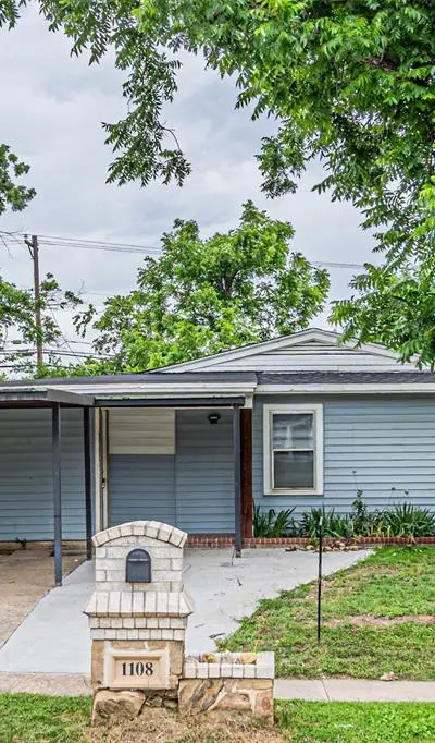 1108 Sharondale Street, Fort Worth TX 76115 - Photo 3
