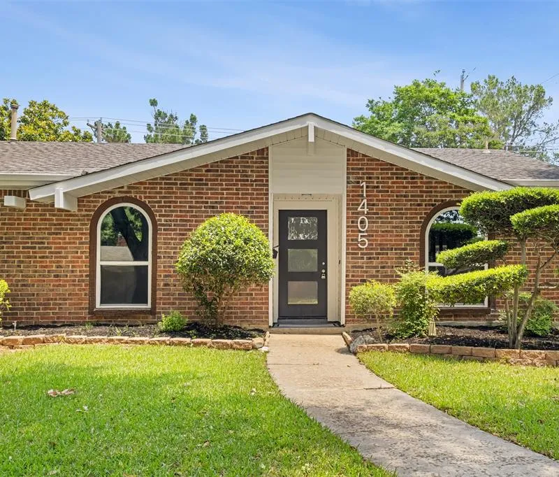 1405 Carnation Drive, Lewisville TX 75067