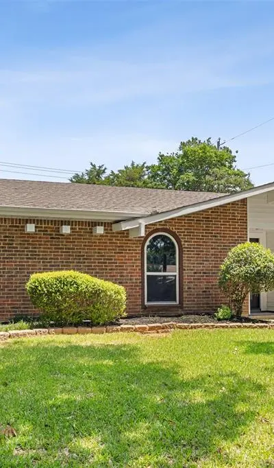 1405 Carnation Drive, Lewisville TX 75067 - Photo 3