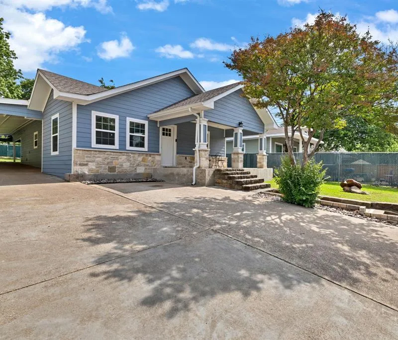 813 Brooks Avenue, Dallas TX 75208