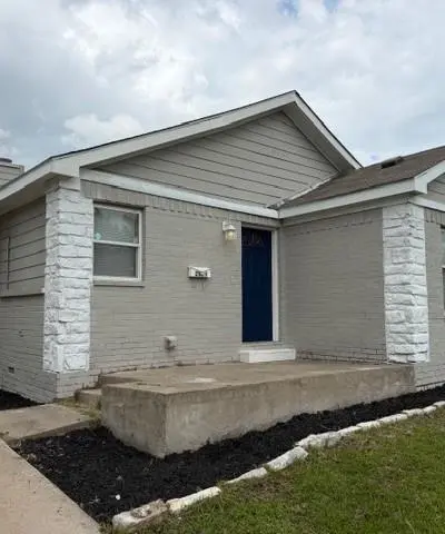 2321 Ridgeview Street, Fort Worth TX 76119 - Photo 2