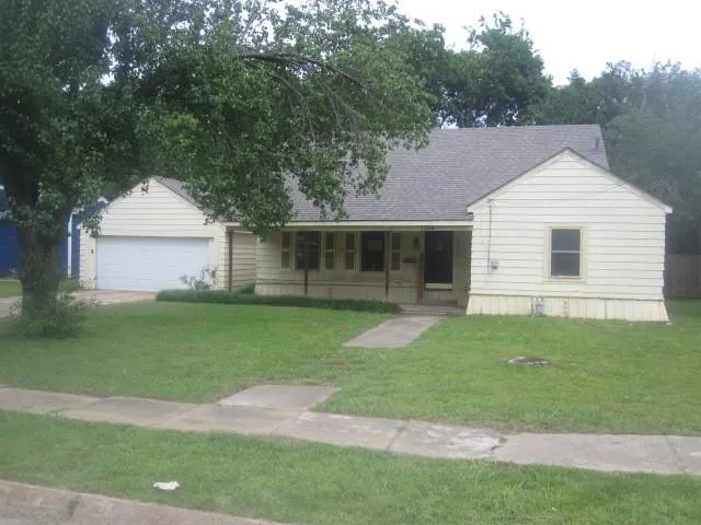 1104 Park Avenue, Bonham TX 75418