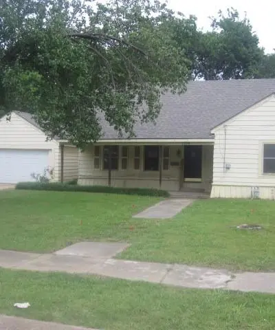 1104 Park Avenue, Bonham TX 75418