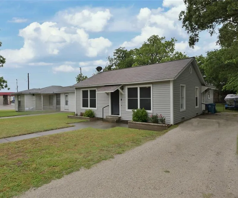 2021 Denison Street, Denton TX 76201