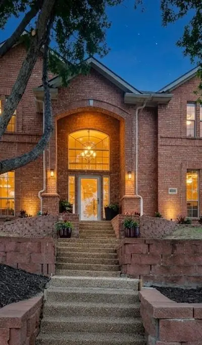 2400 Manchester Drive, Carrollton TX 75006