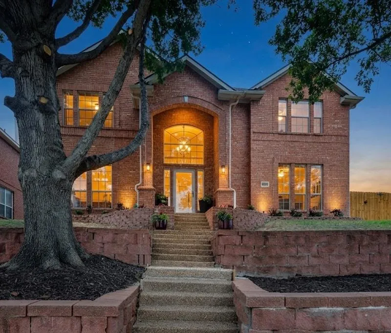2400 Manchester Drive, Carrollton TX 75006