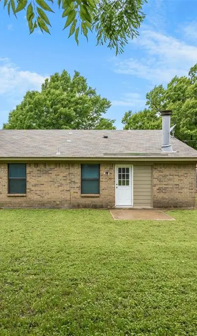 6219 Kelly Elliott Road, Arlington TX 76001 - Photo 4