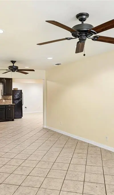 1042 SW 3rd Street, Grand Prairie TX 75051 - Photo 5