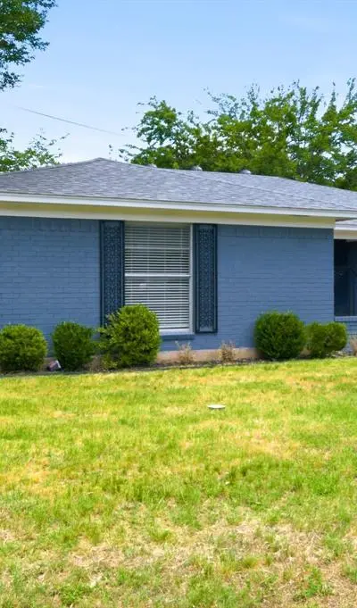 504 S Colonial Drive, Cleburne TX 76033 - Photo 2