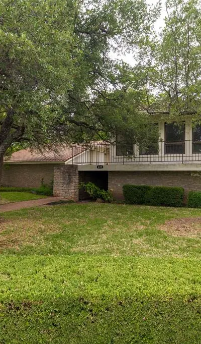 619 Baylor Street, Weatherford TX 76086 - Photo 2