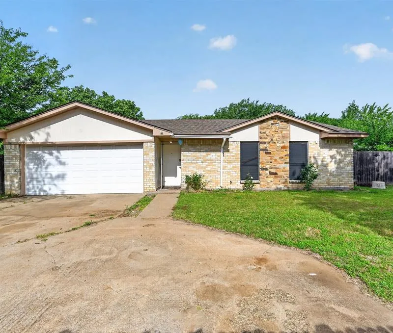 207 Water Lane, Crowley TX 76036