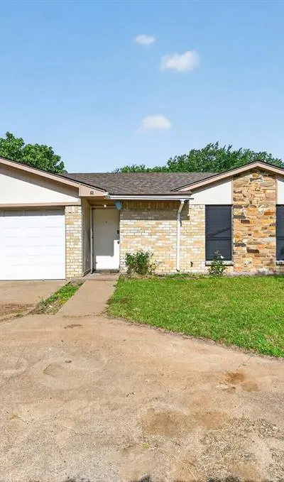 207 Water Lane, Crowley TX 76036