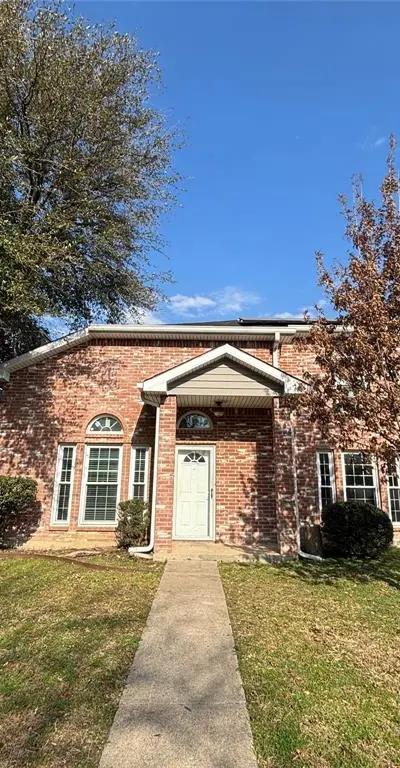 805 Hillbrooke Drive, Arlington TX 76001