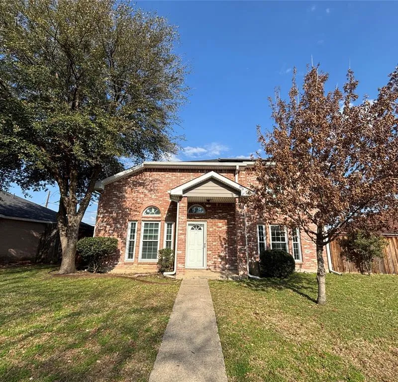 805 Hillbrooke Drive, Arlington TX 76001