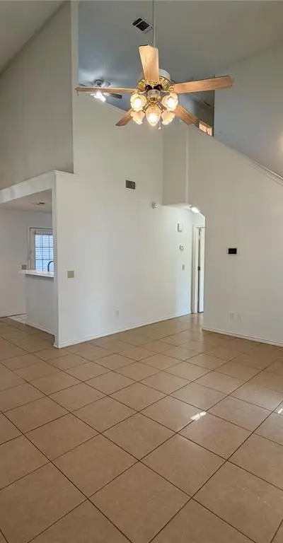805 Hillbrooke Drive, Arlington TX 76001 - Photo 2