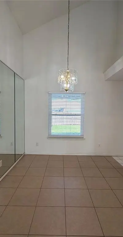 805 Hillbrooke Drive, Arlington TX 76001 - Photo 5