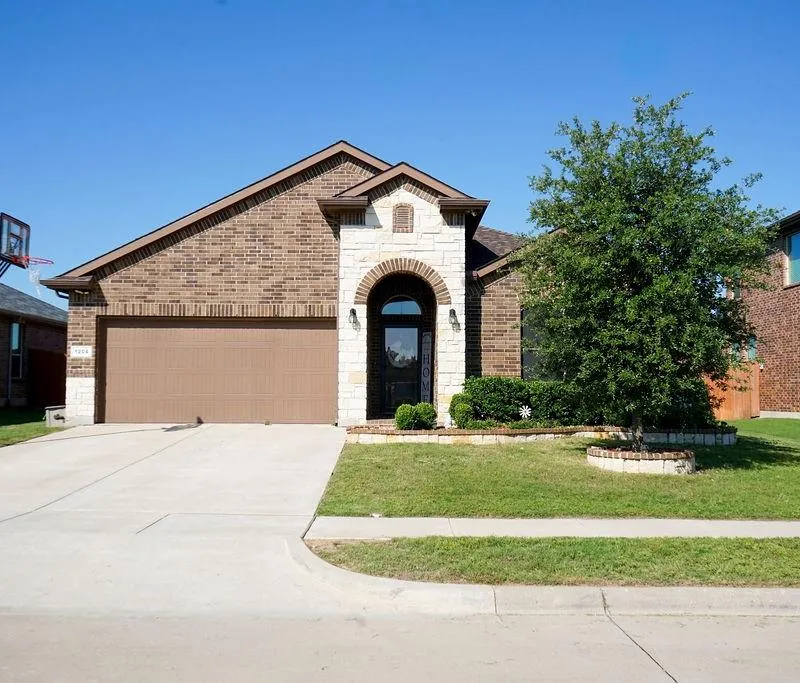1204 Burlingame Drive, Cleburne TX 76033