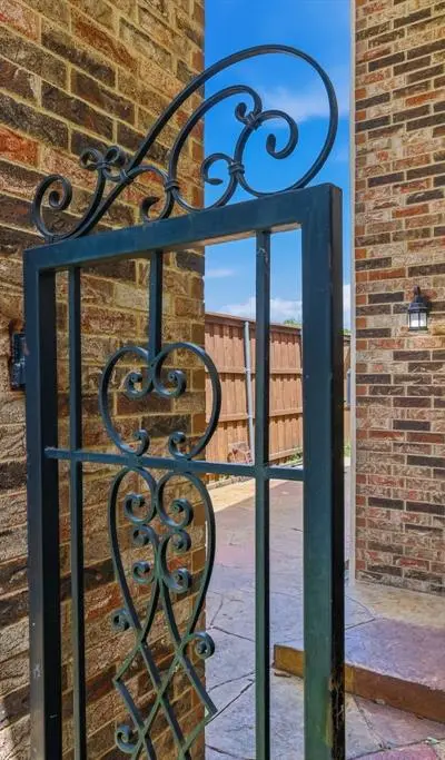 2651 Via Ventura Circle, Carrollton TX 75006 - Photo 4