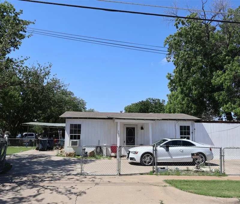 3600 Ellis Avenue, Fort Worth TX 76106