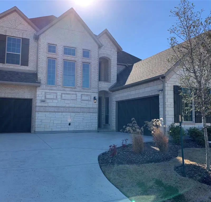 1009 Hunters Creek Drive, Rockwall TX 75087