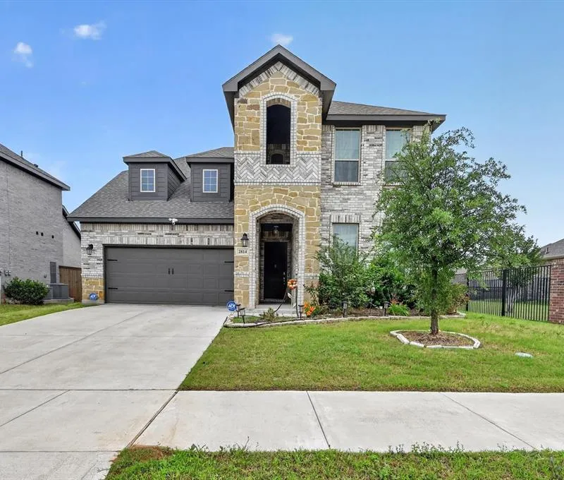 2814 Grand Lookout Lane, Arlington TX 76001