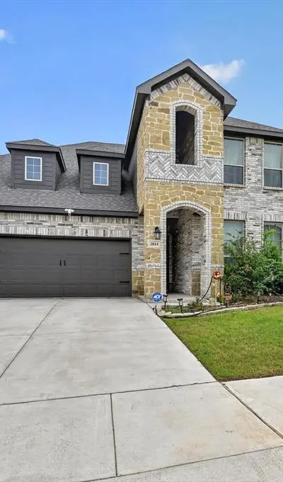 2814 Grand Lookout Lane, Arlington TX 76001 - Photo 3