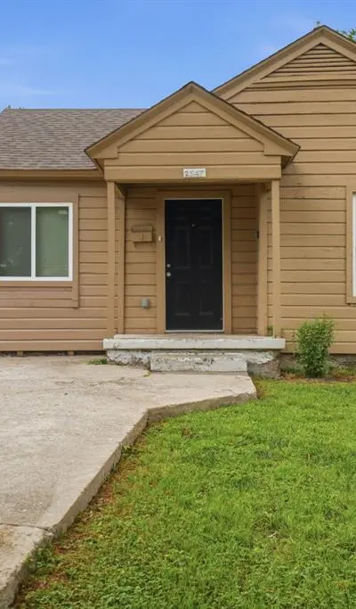 2547 Wilton Avenue, Dallas TX 75211 - Photo 3