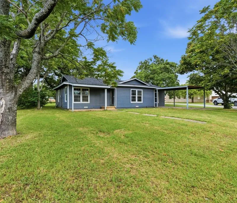 203 N Kickapoo Street, Lipan TX 76462