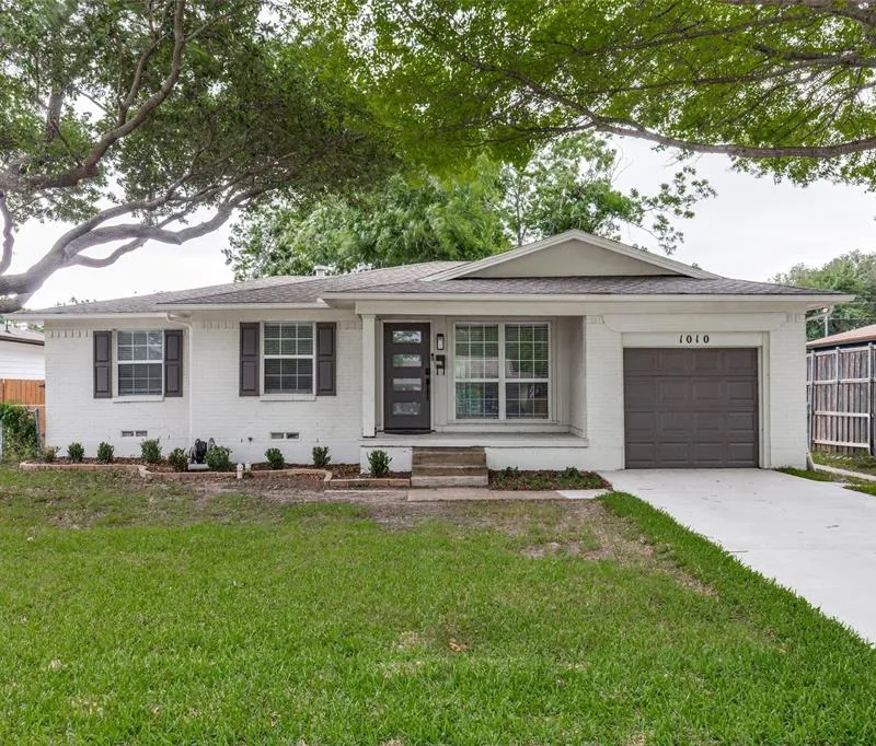 1010 Noble Avenue, Carrollton TX 75006