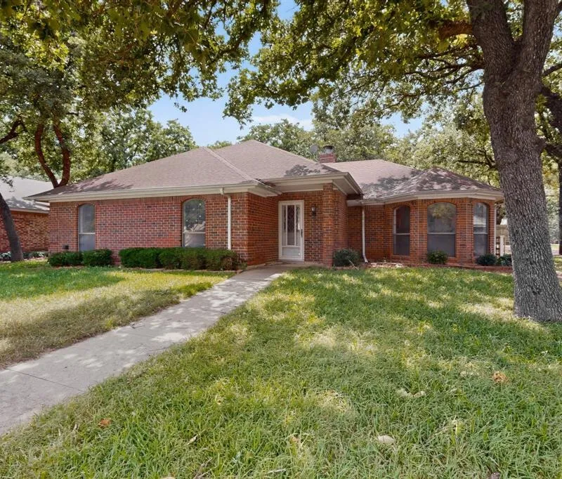 7517 Crosstimbers Lane, North Richland Hills TX 76182