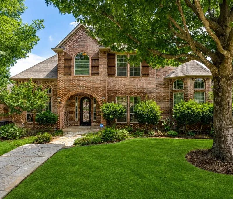 711 Flamingo Circle, Burleson TX 76028