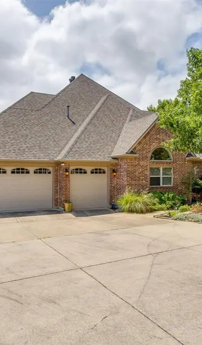 711 Flamingo Circle, Burleson TX 76028 - Photo 2