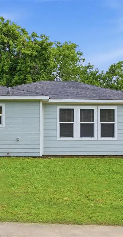 304 W Texas Street, Denison TX 75020 - Photo 2