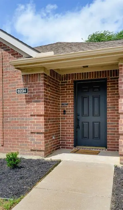 6234 St Leonard Drive, Arlington TX 76001 - Photo 2