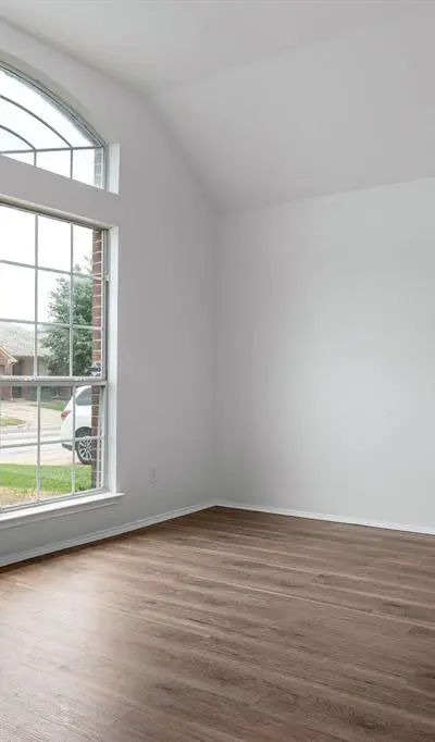6234 St Leonard Drive, Arlington TX 76001 - Photo 5