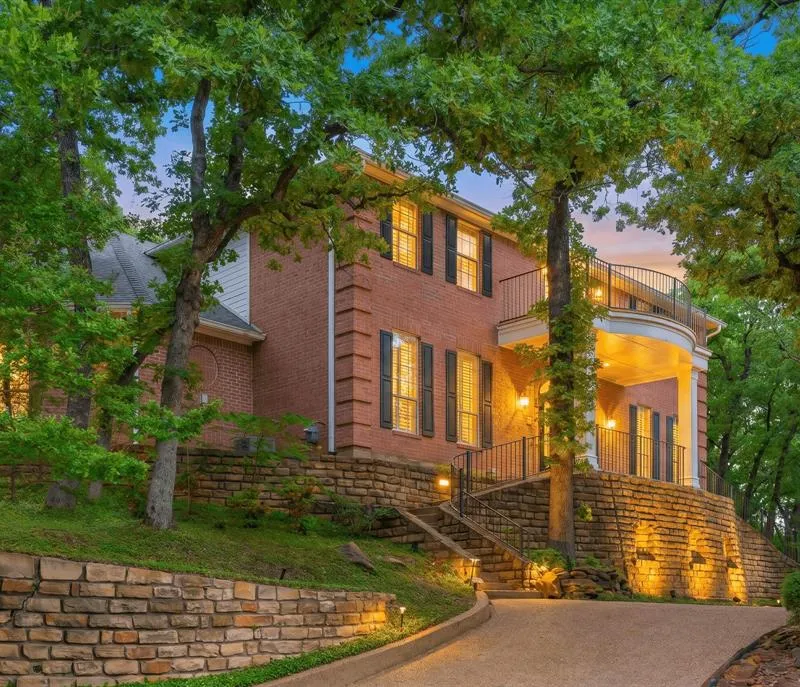 302 W Charlottesville Avenue, Colleyville TX 76034
