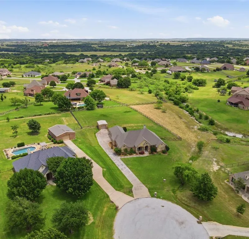 6900 Breezy Bluff Court, Fort Worth TX 76126