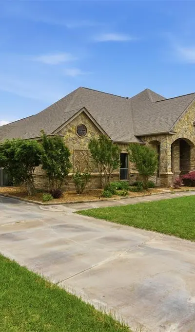 6900 Breezy Bluff Court, Fort Worth TX 76126 - Photo 2
