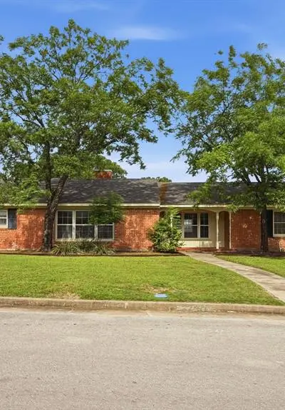 700 Park Street, Gatesville TX 76528