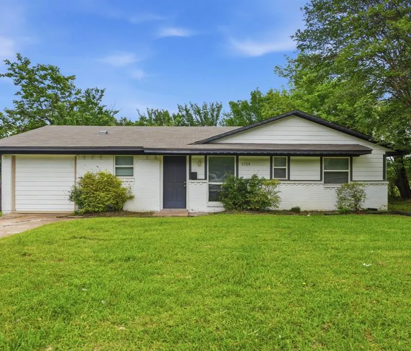 1724 Spring Lake Drive, Mesquite TX 75149