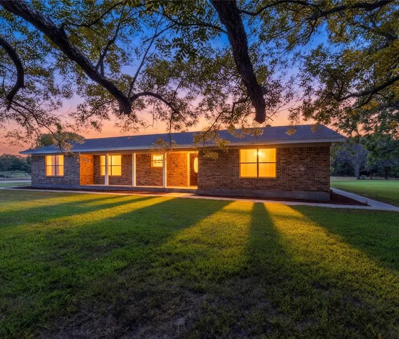 2566 County Road 147, Gainesville TX 76240