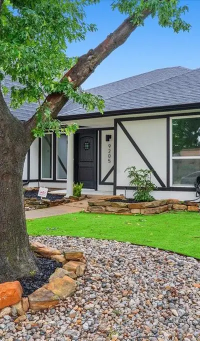9205 Moss Farm Lane, Dallas TX 75243 - Photo 2