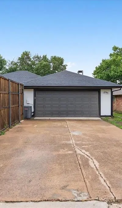 9205 Moss Farm Lane, Dallas TX 75243 - Photo 4