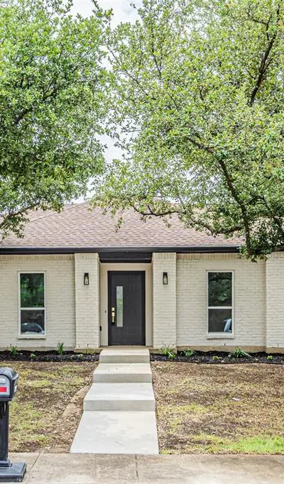 2220 Greenvalley Drive, Carrollton TX 75007