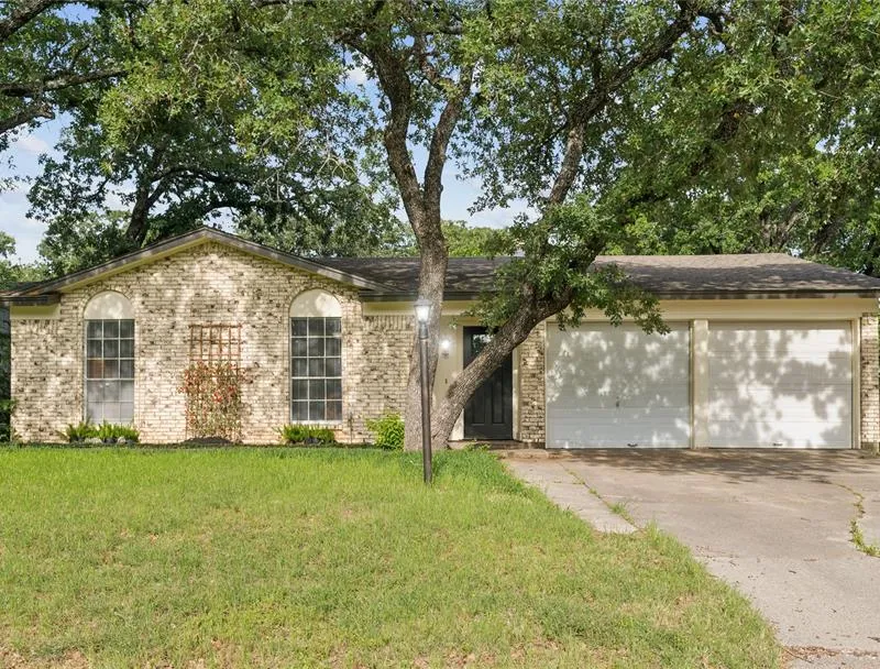 1213 Pin Oak Drive, Denton TX 76209