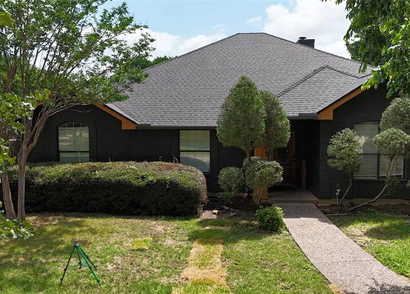 104 Creek Side Court, Kennedale TX 76060