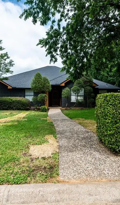 104 Creek Side Court, Kennedale TX 76060 - Photo 2