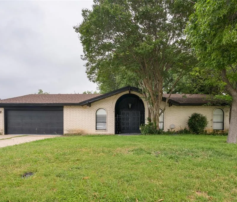 2105 Cottie Lane, Arlington TX 76010