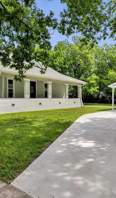 1219 S Travis Street, Sherman TX 75090 - Photo 2