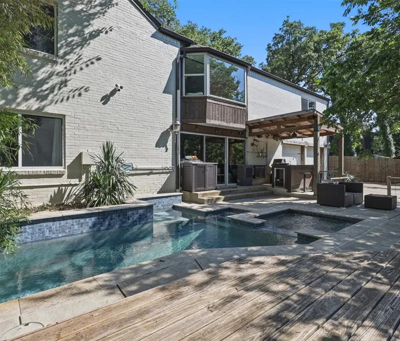 2112 Coral Drive, Arlington TX 76010